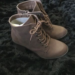 NWOT brown faux leather boots with chunky heel.